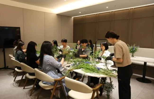 회사 안에서 즐기는 꽃꽂이 원데이 클래스